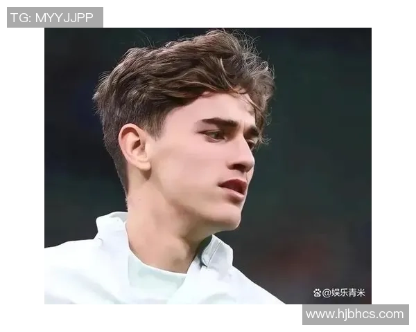 足球明星的魅力瞬间展现与球场风采的完美结合图片欣赏